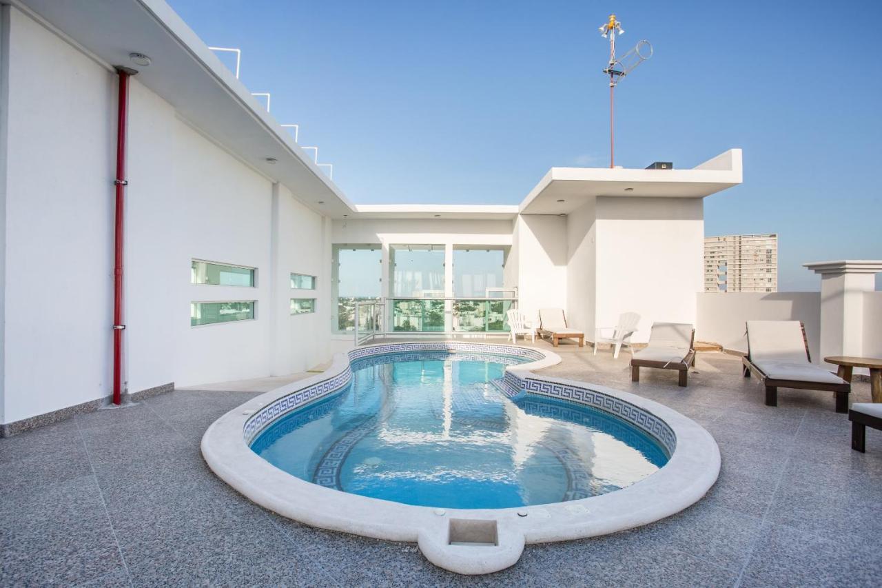 Capital O Cancun Ocean View, Cancún Exteriör bild Rooftop pool